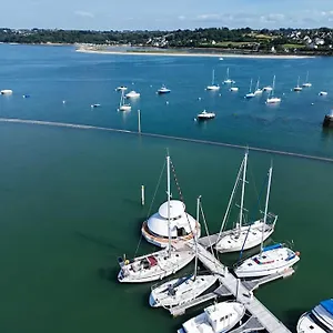 Anthenea Hoteliere Flottante , Perros-Guirec France